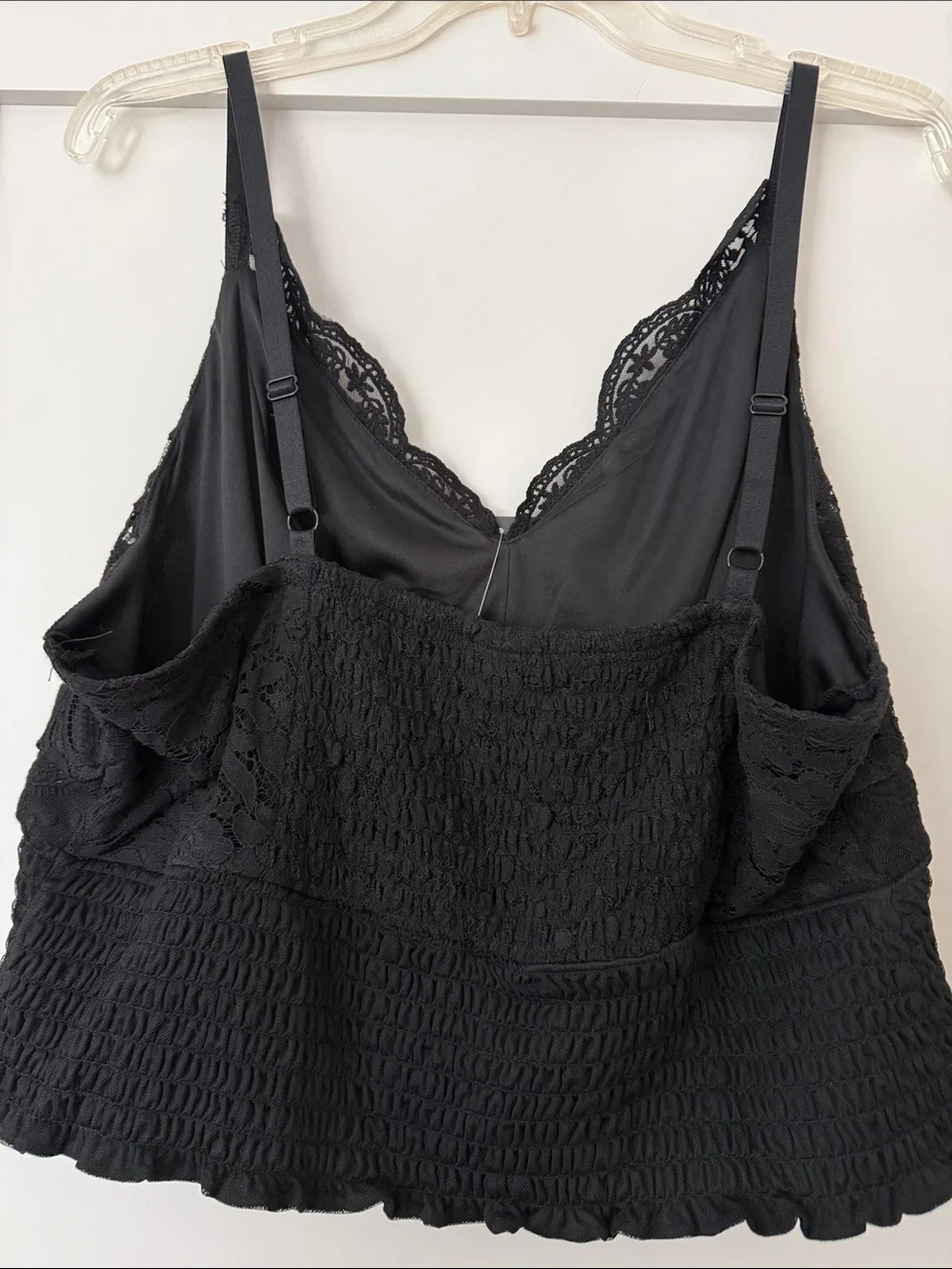 Torrid. NWT. Size 2x. Black Lace Smocked Cami /Crop Top